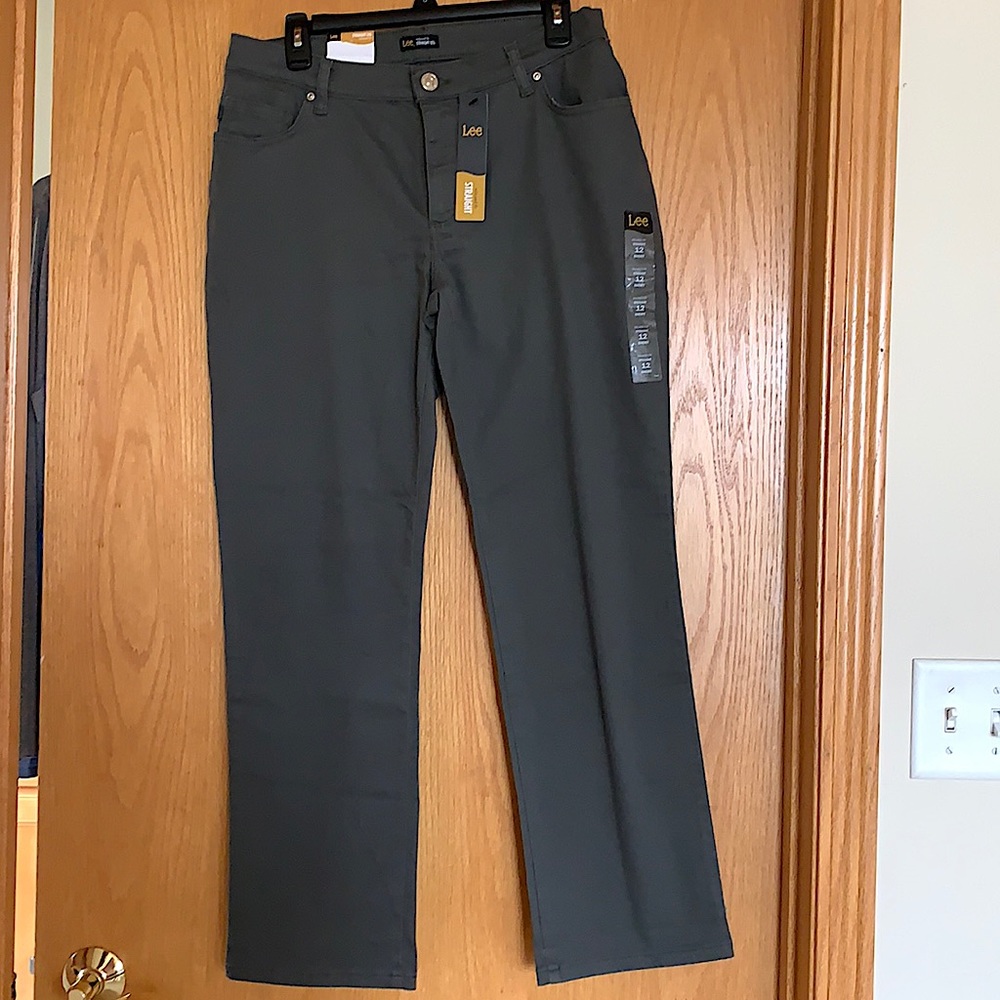 Lee women’s relaxed straight fit slacks.  Size 12 short.  Sage green.